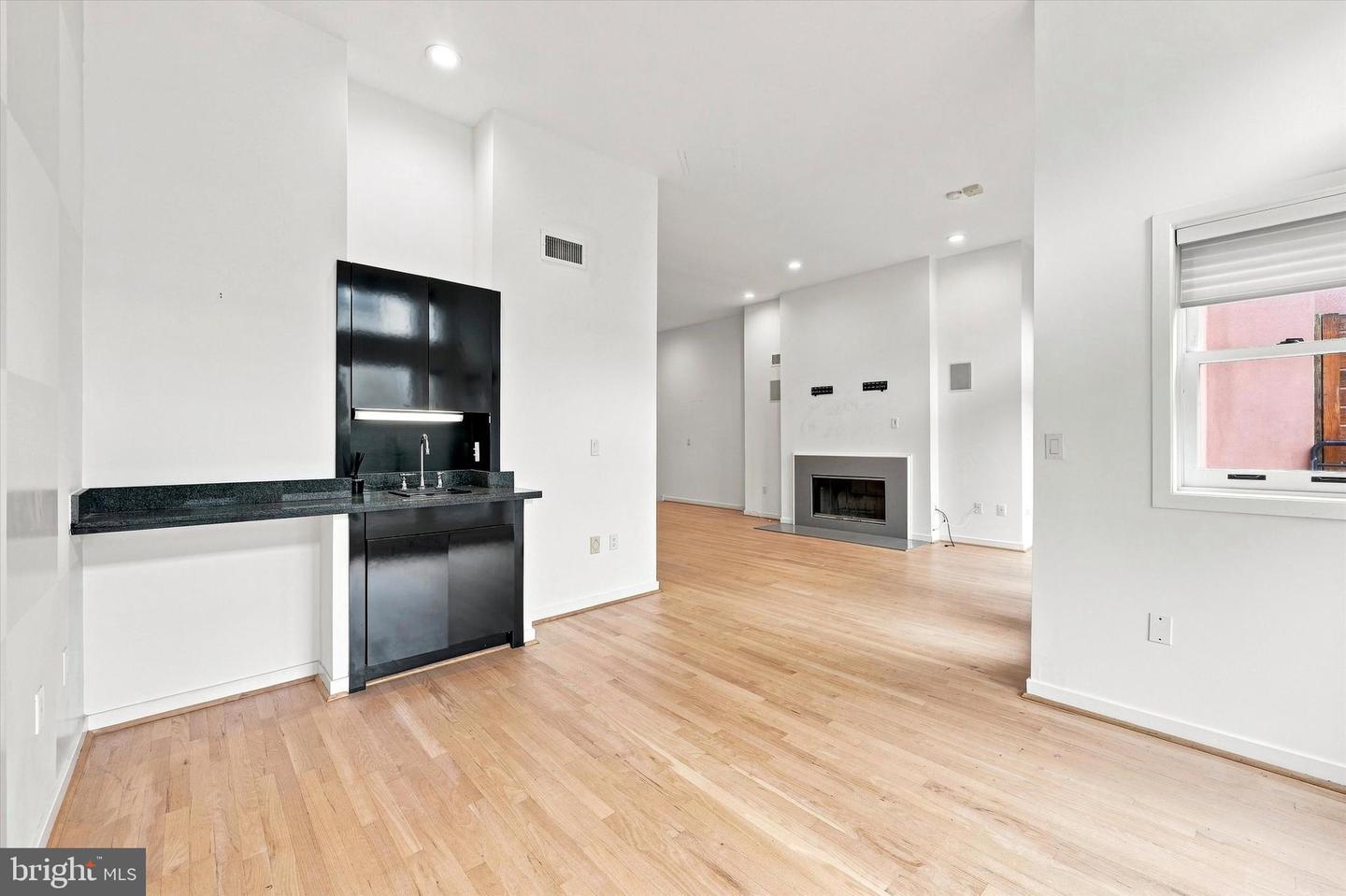 114 Bainbridge St Property Photo 8