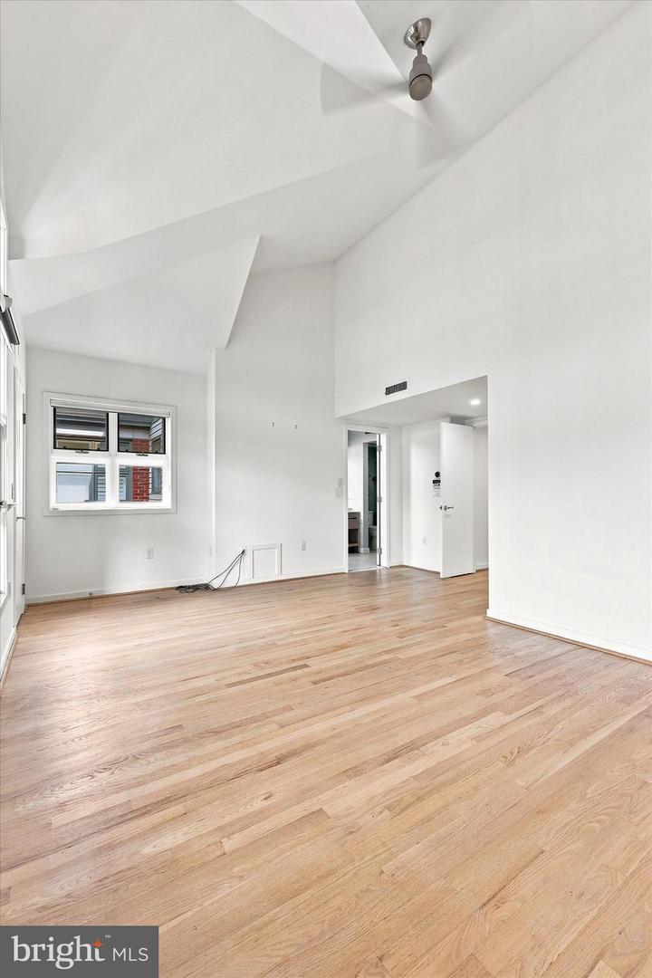 114 Bainbridge St Property Photo 22