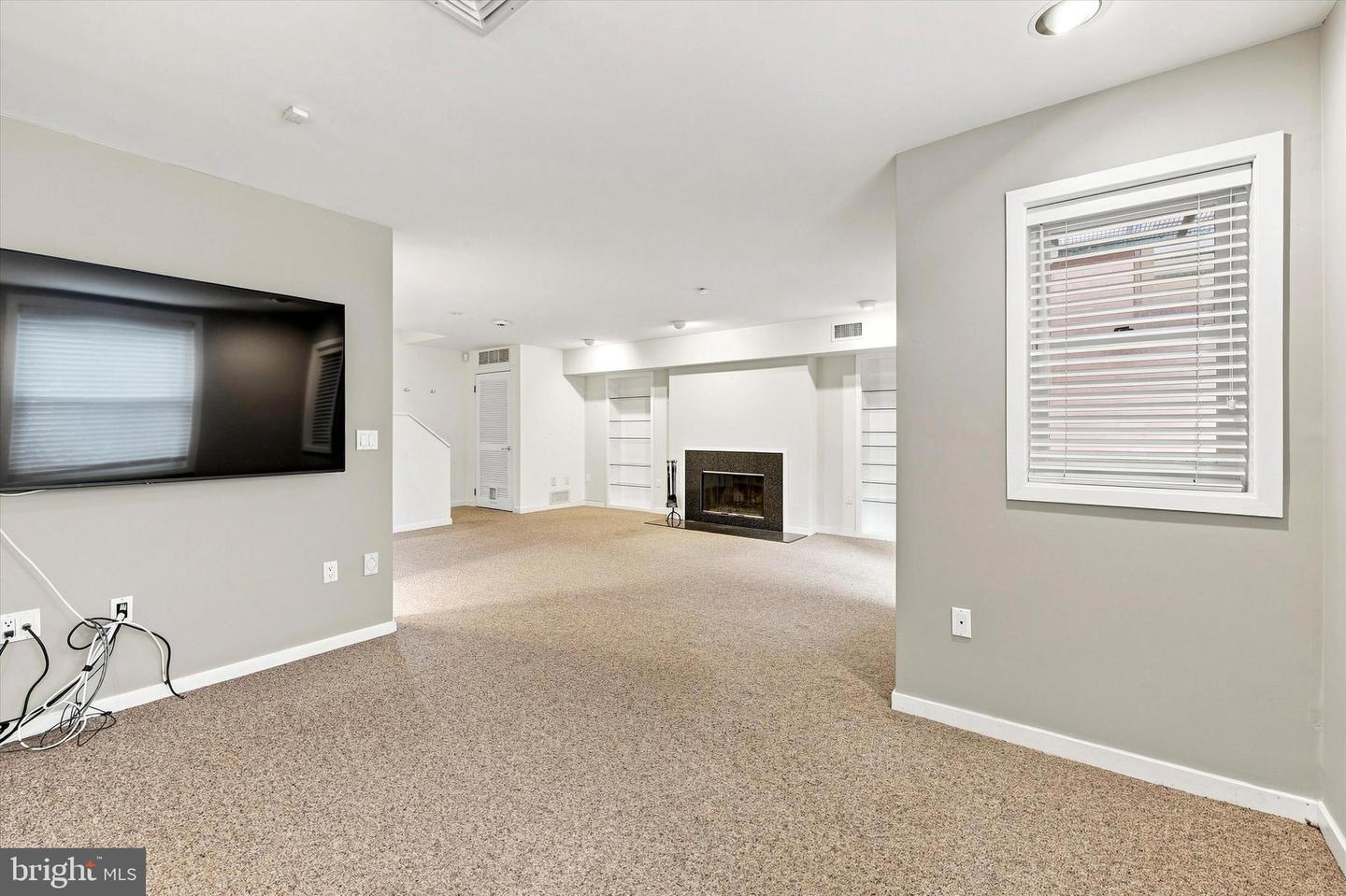 114 Bainbridge St Property Photo 31