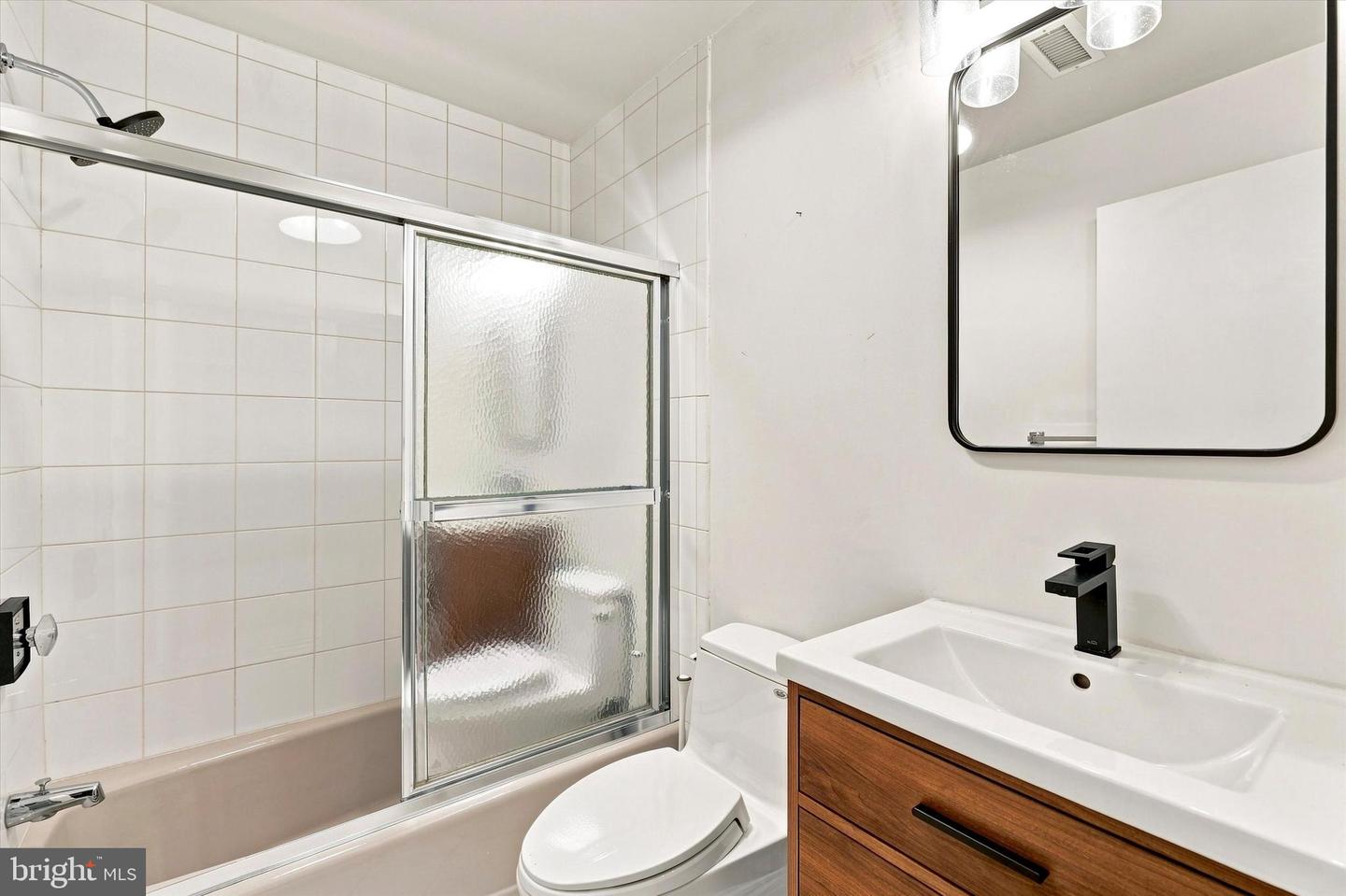114 Bainbridge St Property Photo 33