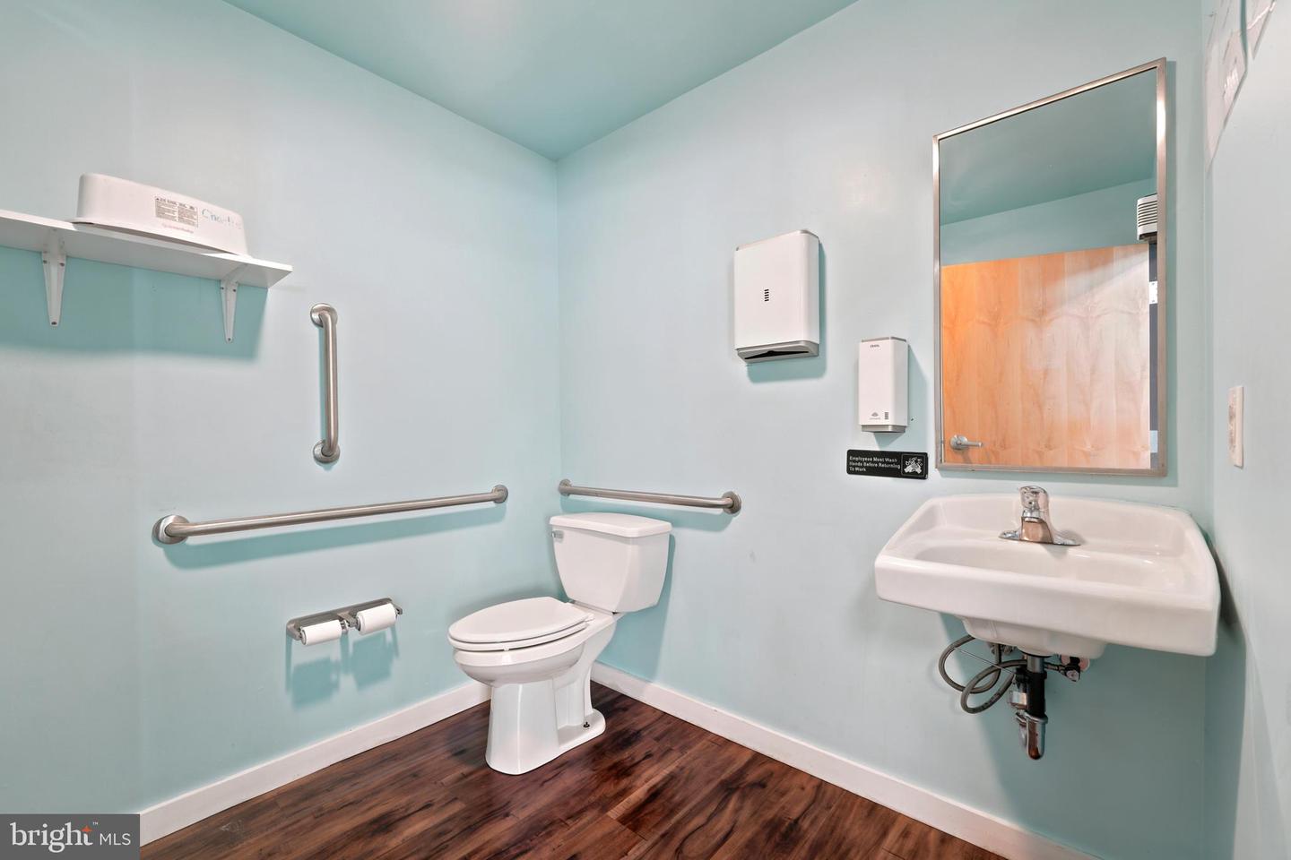 512-18 E Girard Ave Property Photo 8