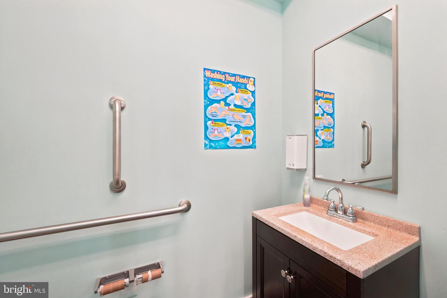 512-18 E Girard Ave Property Photo 11