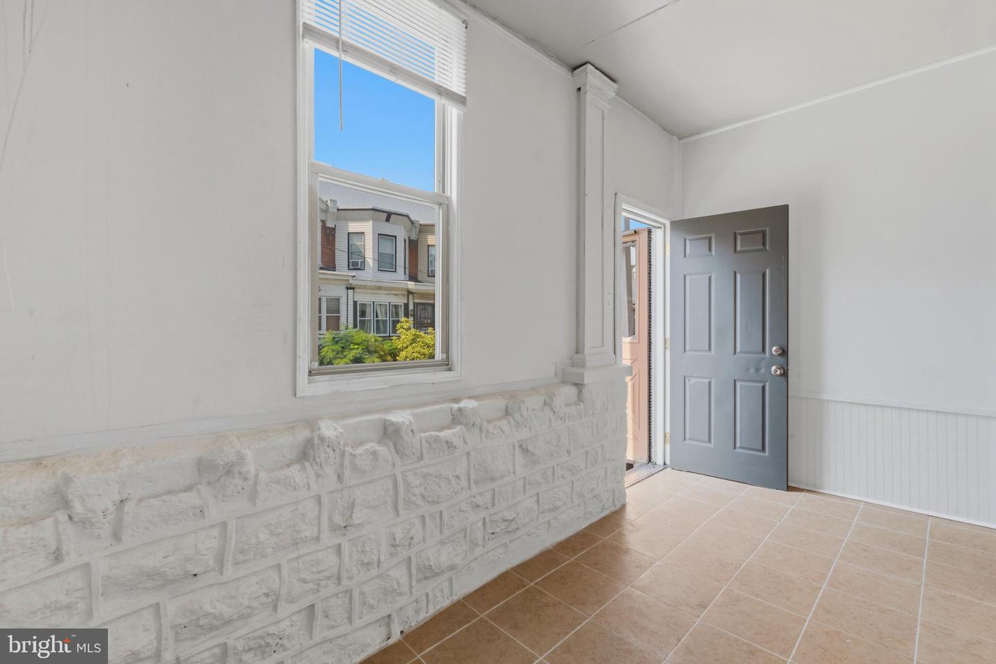 425 W Wellens Ave Property Photo 3