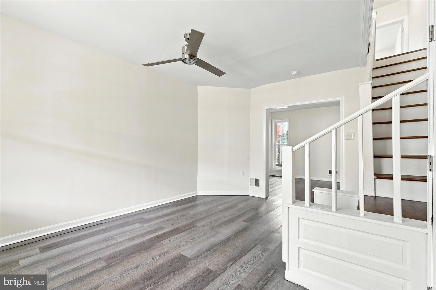 231 W Sheldon St Property Photo 2