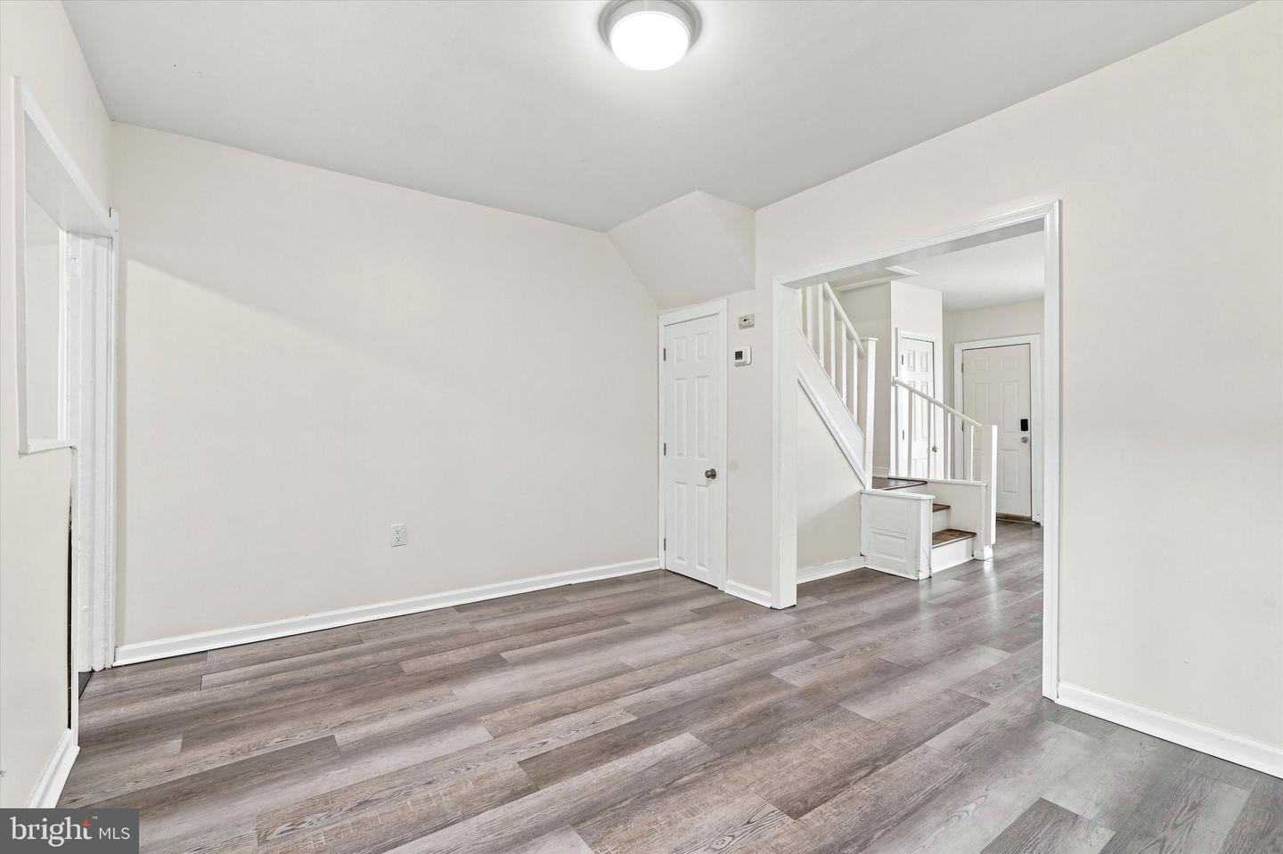 231 W Sheldon St Property Photo 9
