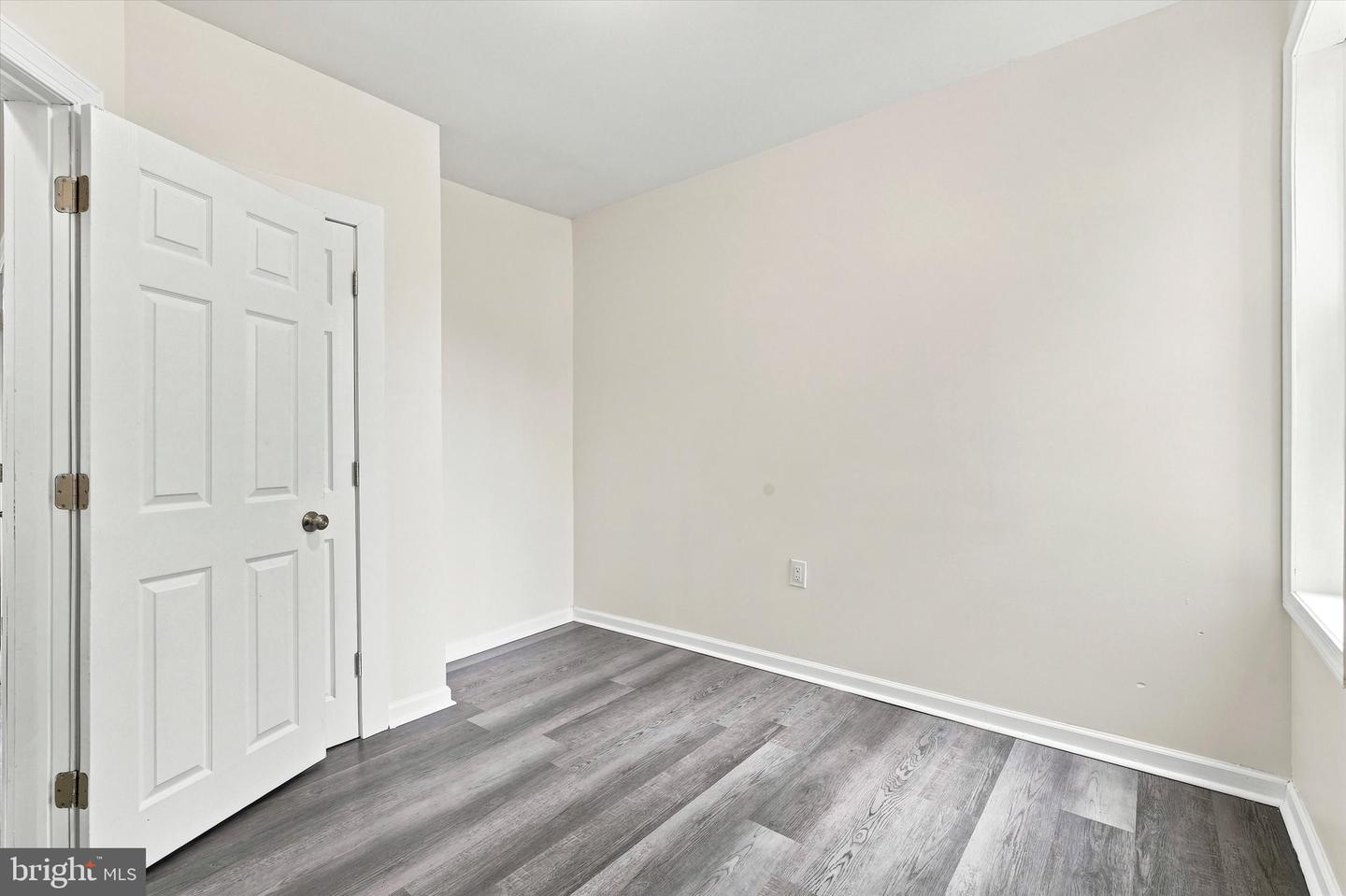 231 W Sheldon St Property Photo 16