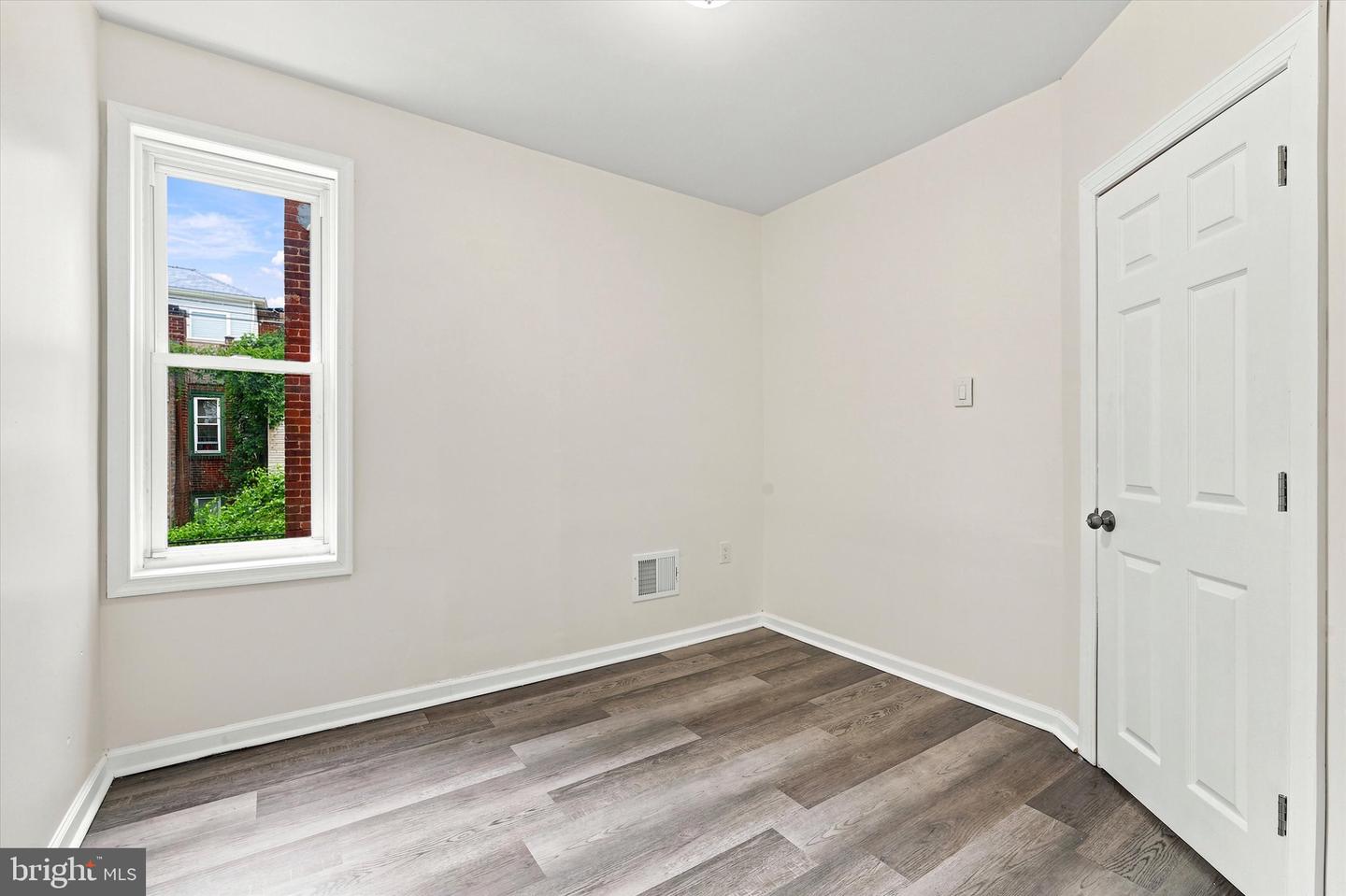 231 W Sheldon St Property Photo 18