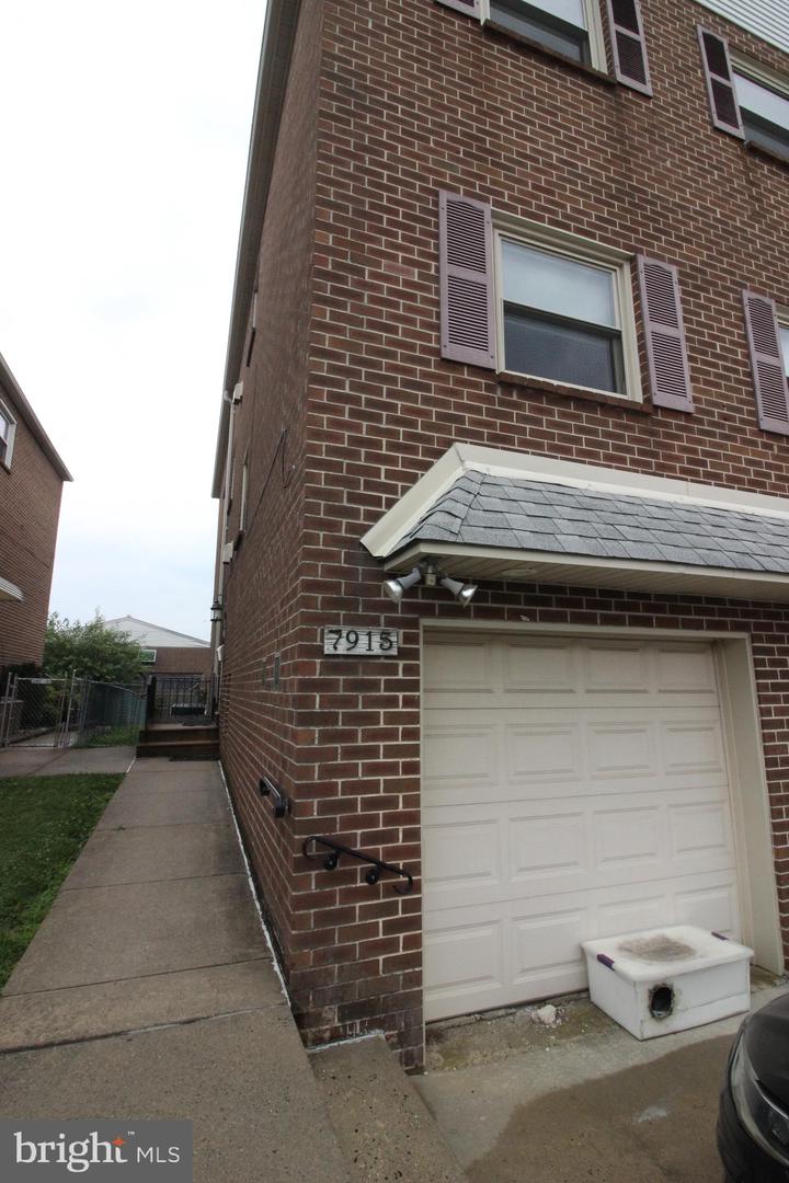 7915 Fairfield St Property Photo 2