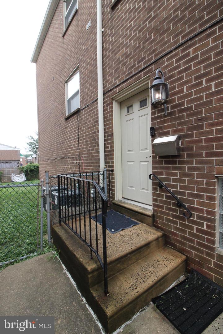 7915 Fairfield St Property Photo 3