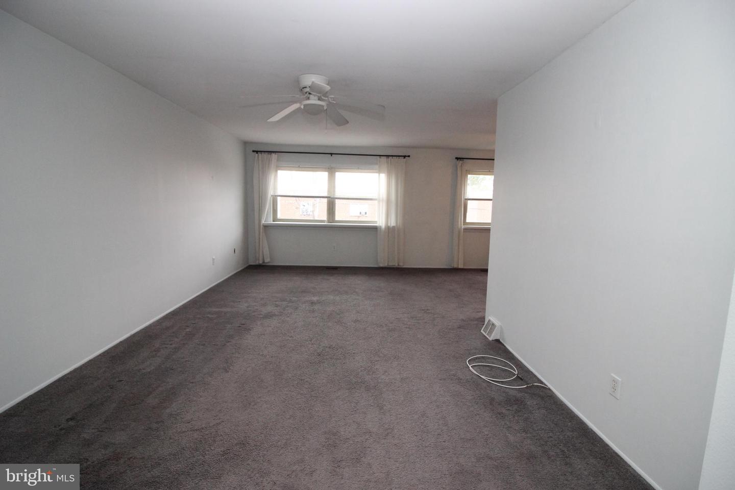 7915 Fairfield St Property Photo 7