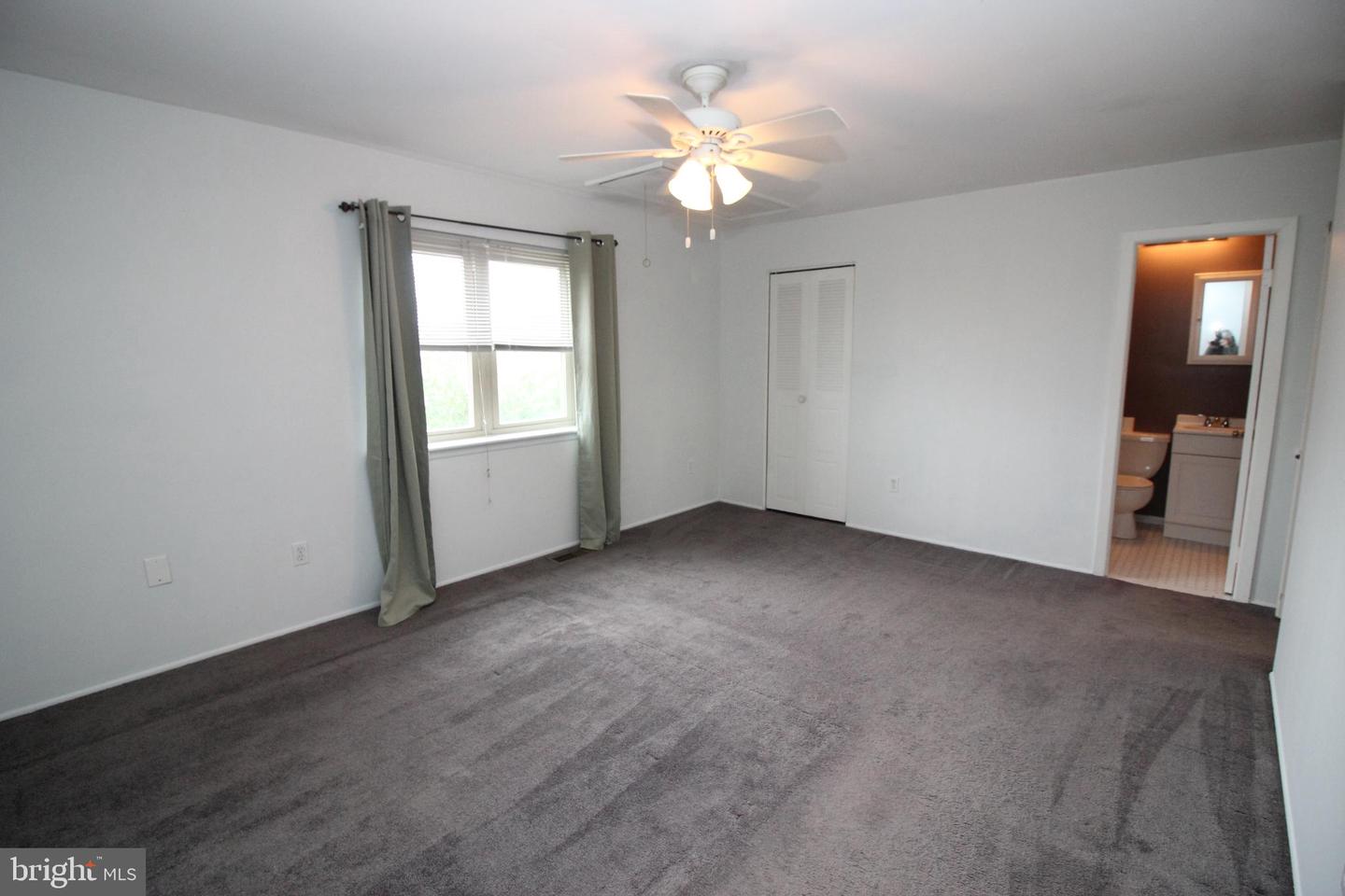 7915 Fairfield St Property Photo 8