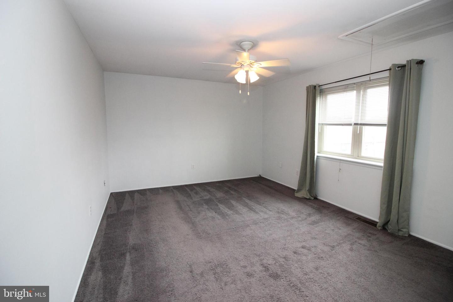 7915 Fairfield St Property Photo 9