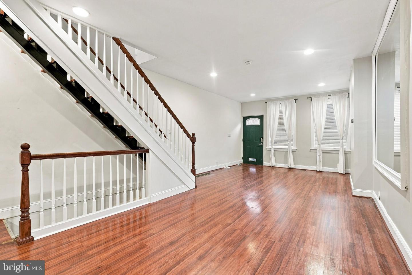 1717 S Chadwick St Property Photo 3