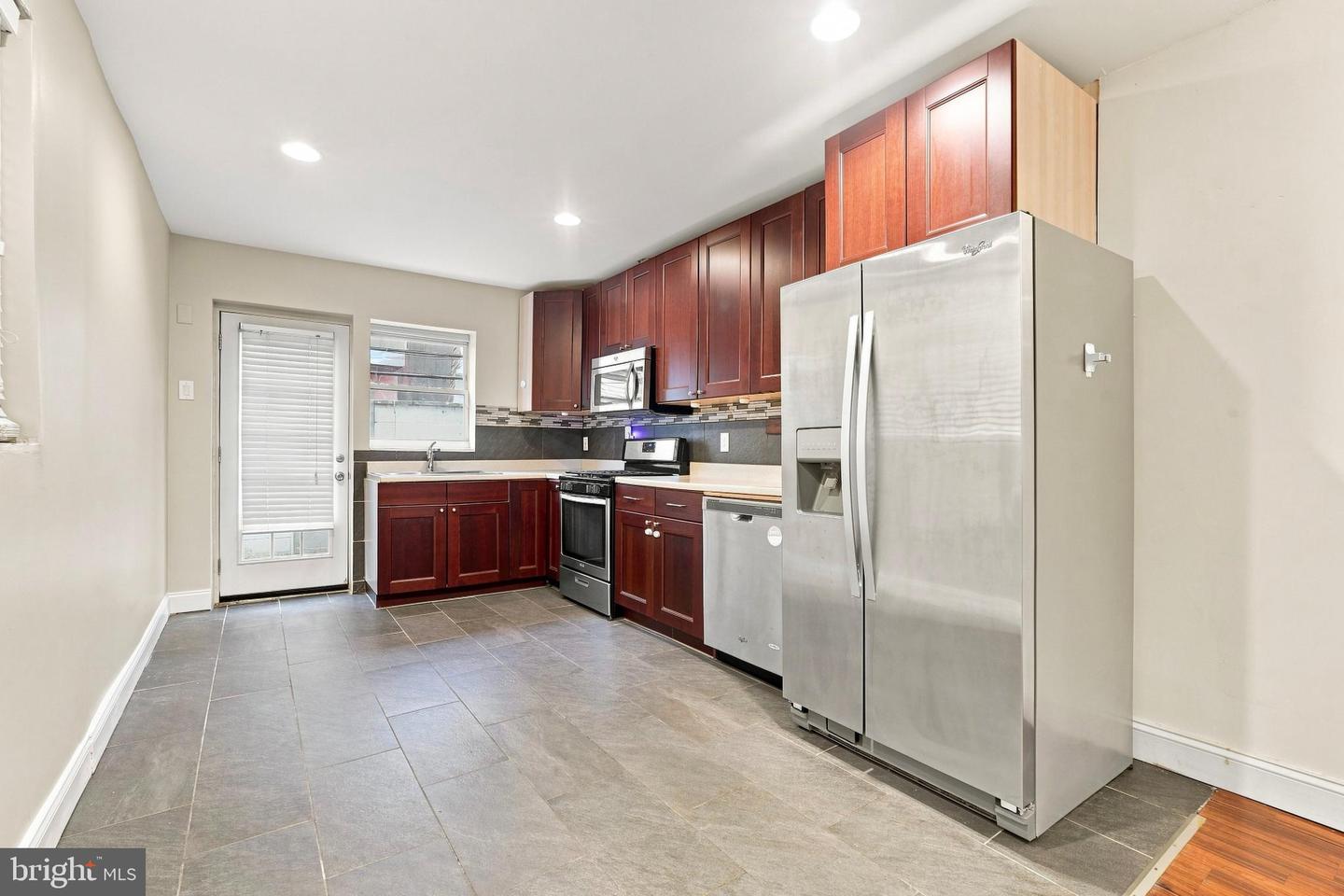 1717 S Chadwick St Property Photo 4