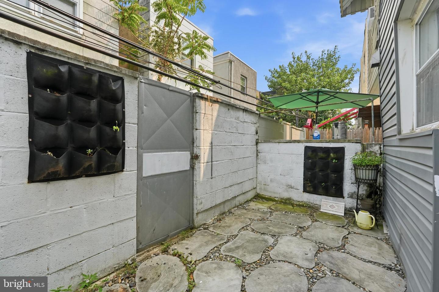 1717 S Chadwick St Property Photo 6