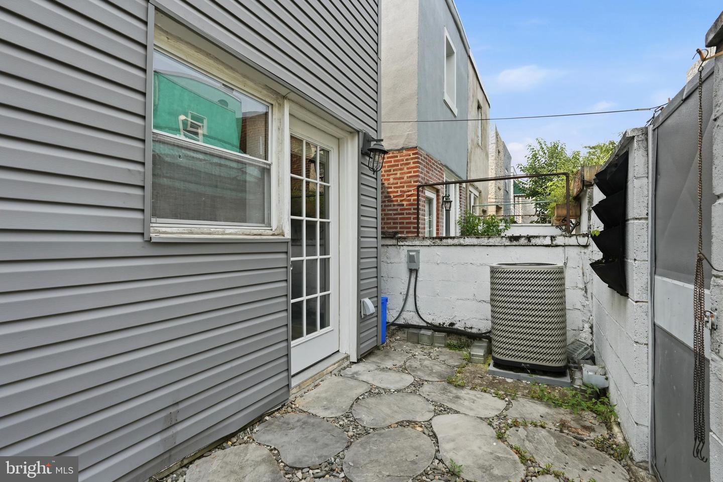 1717 S Chadwick St Property Photo 8