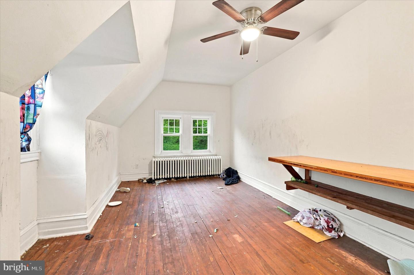 364 E Church Ln Property Photo 15