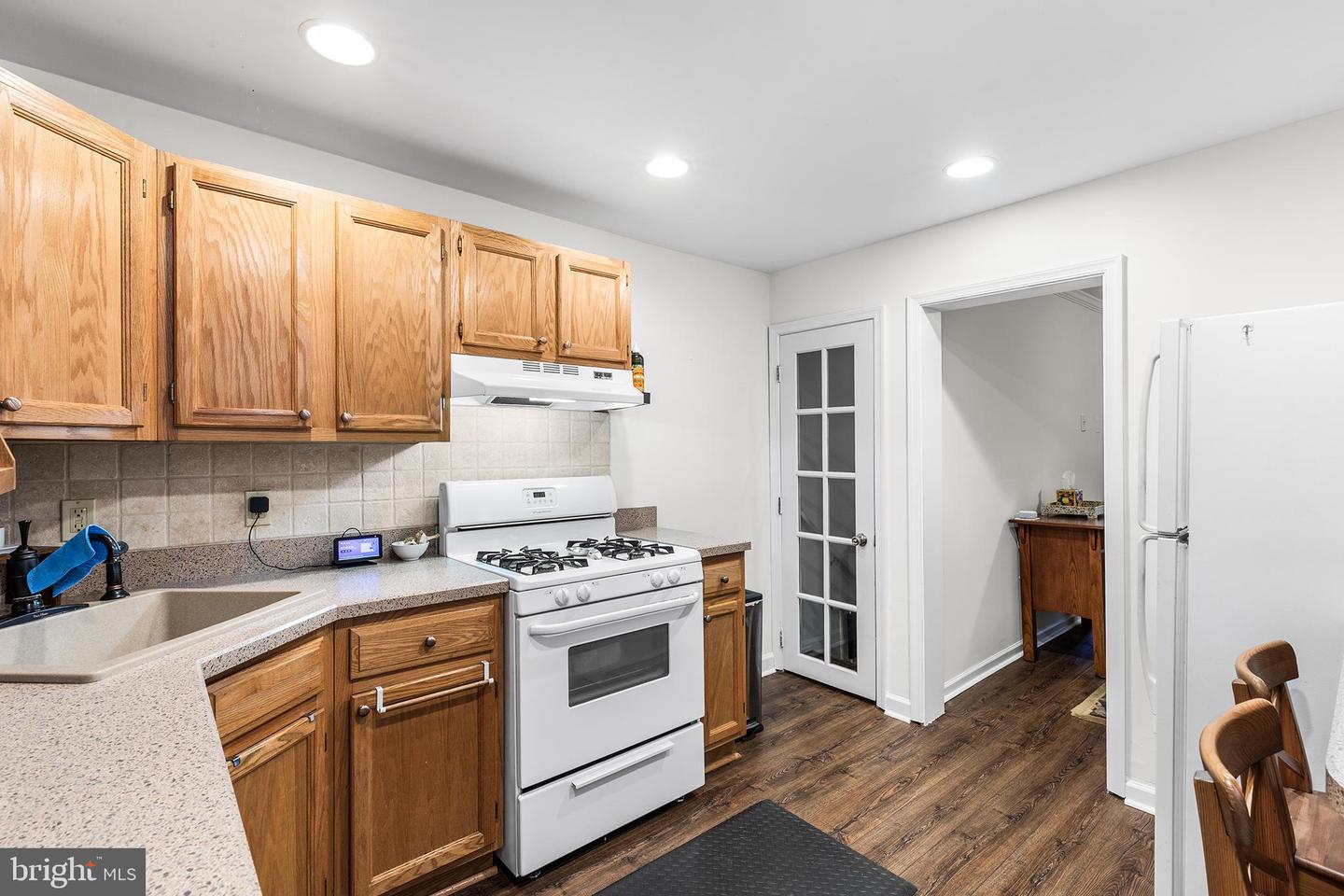 2420 Kimball St Property Photo 10