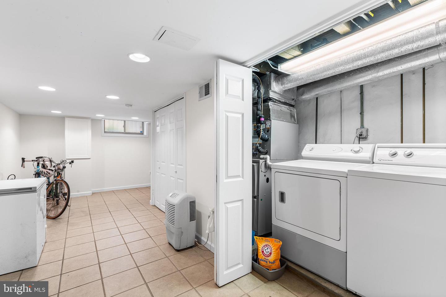 2420 Kimball St Property Photo 26
