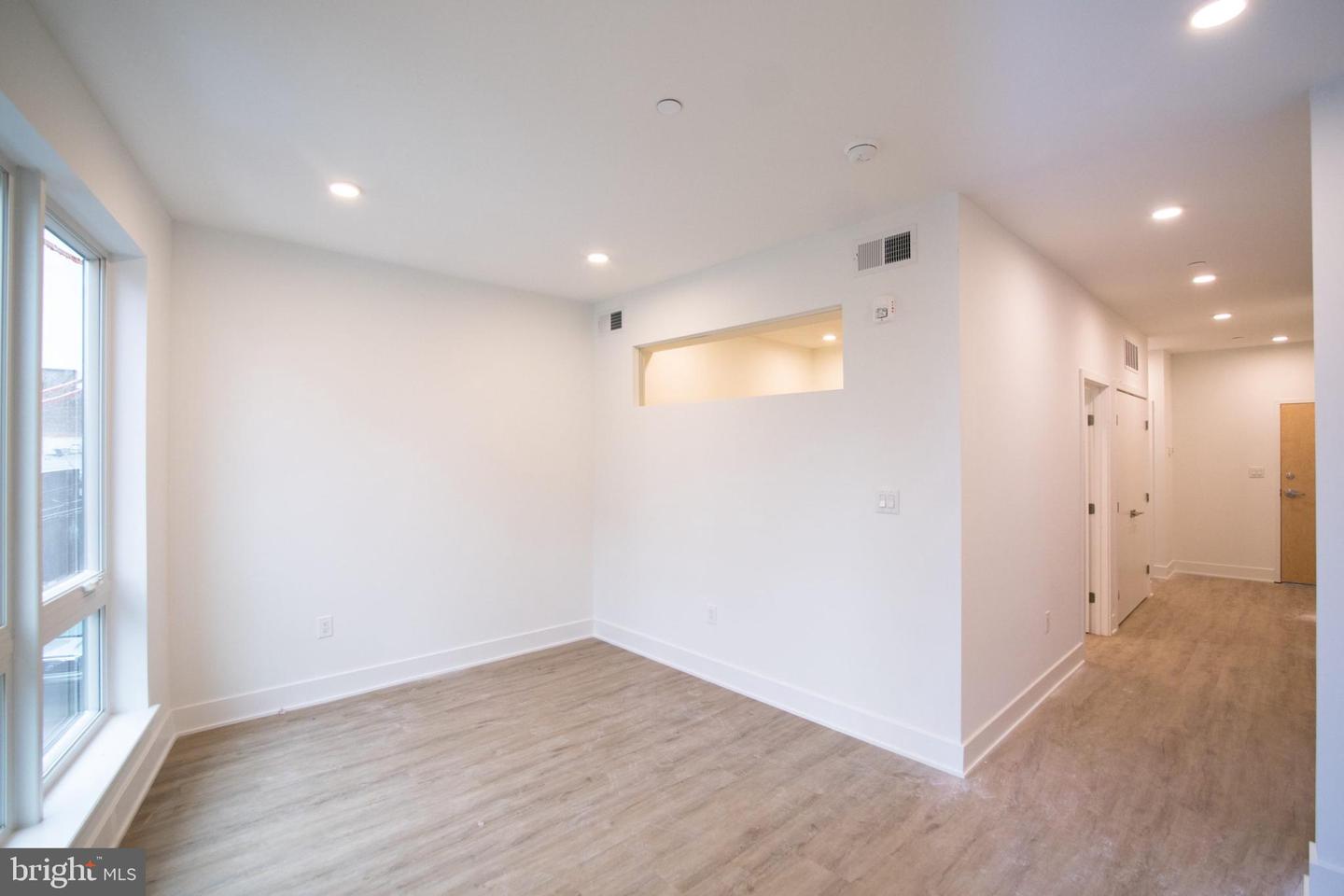 1325 N Lee St #unit 305 Property Photo 3