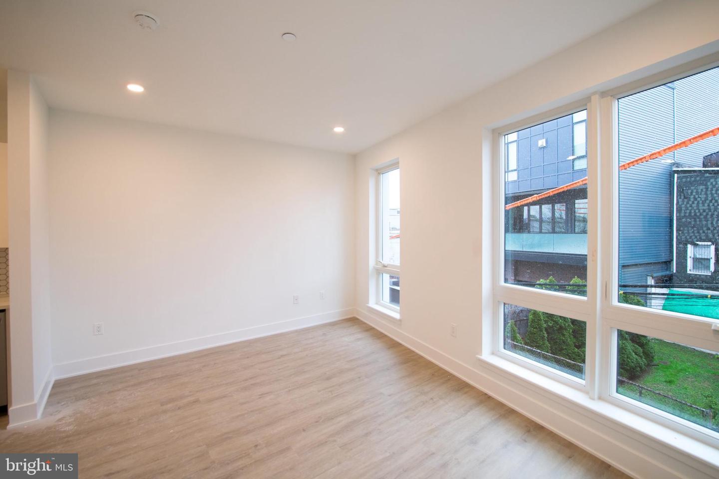1325 N Lee St #unit 305 Property Photo 6