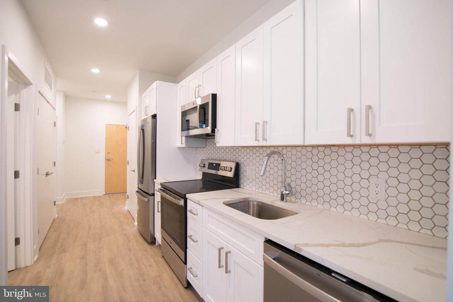 1325 N Lee St #unit 305 Property Photo 9