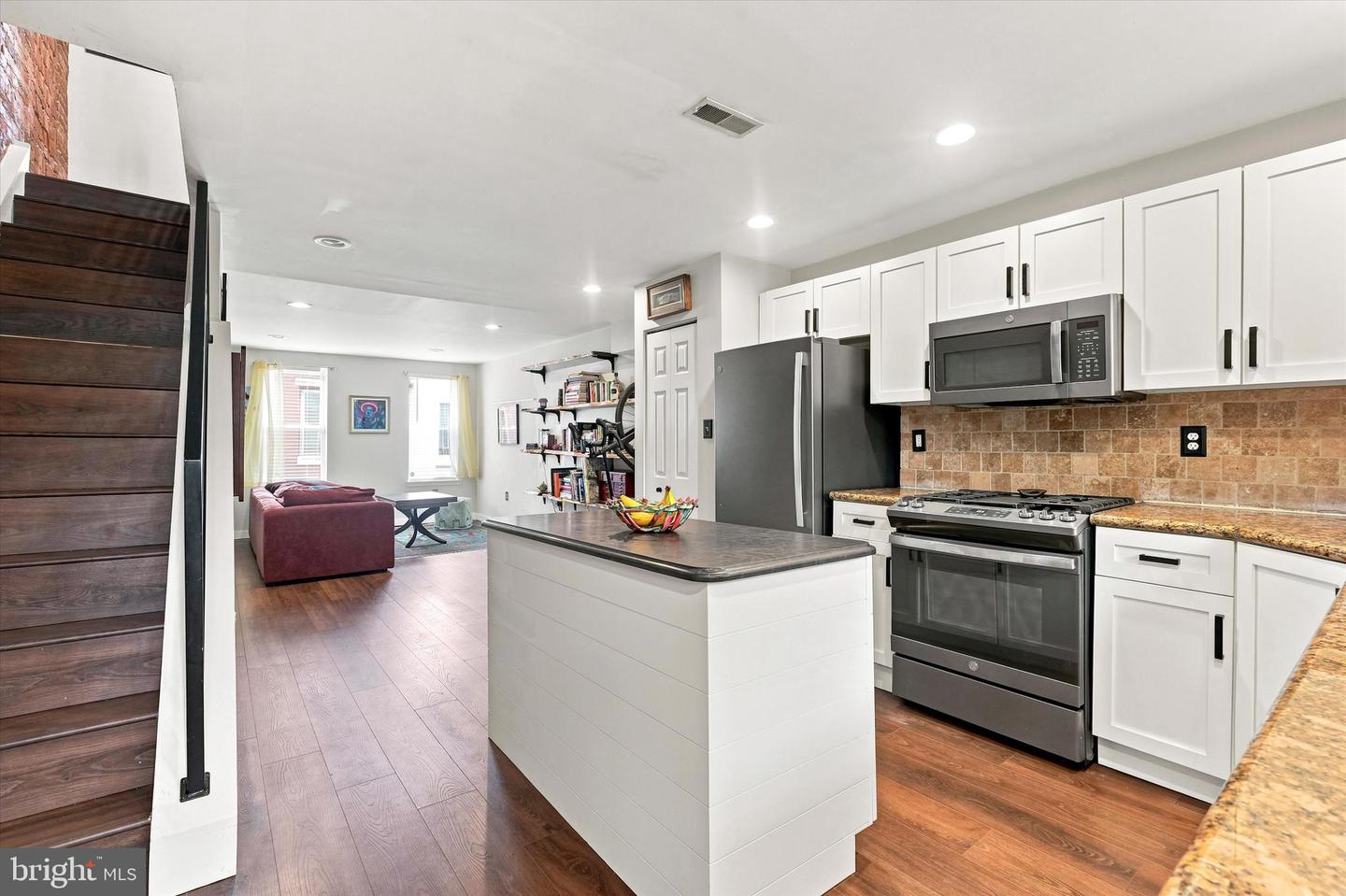 1931 Annin St Property Photo 2