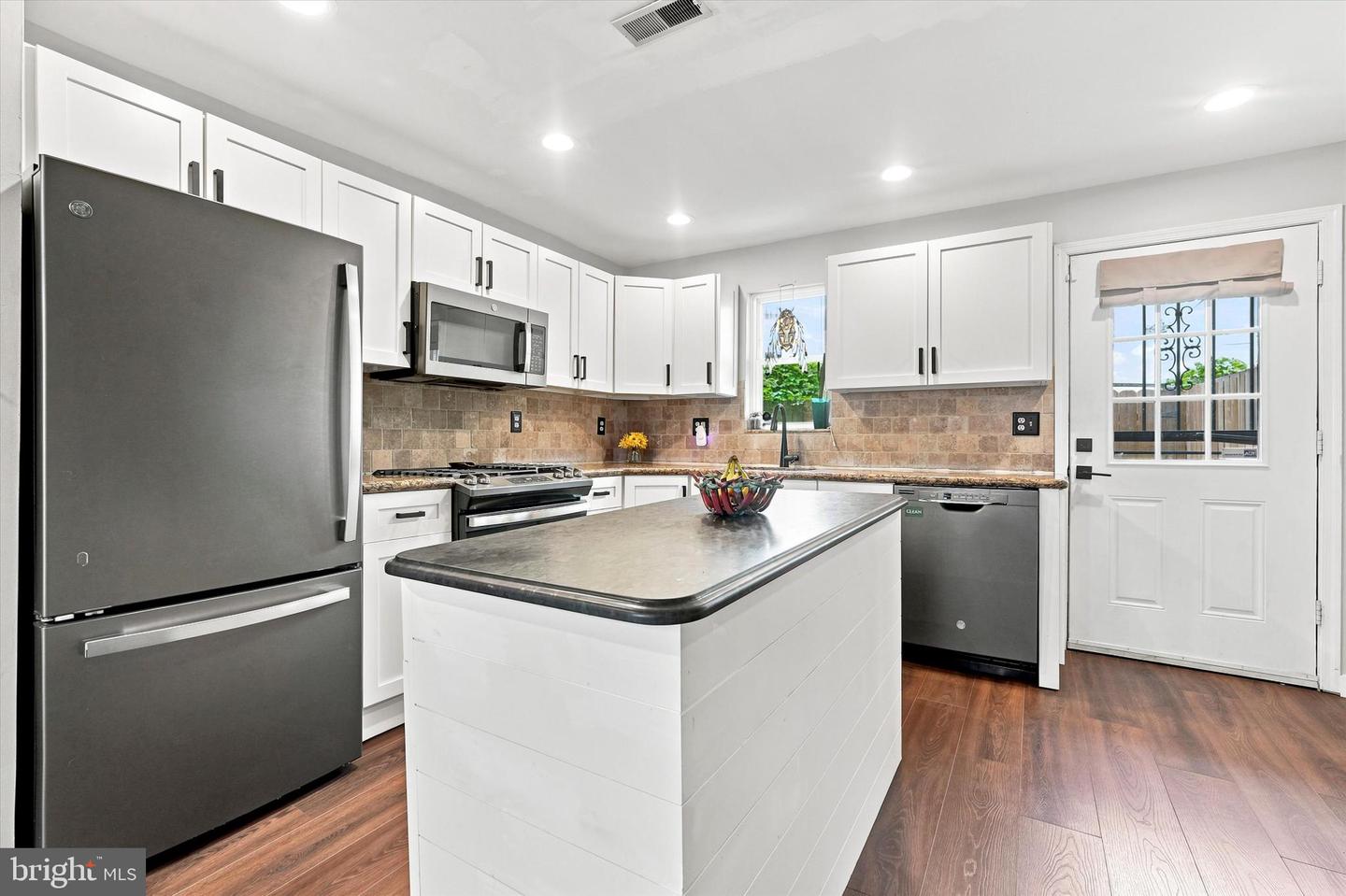 1931 Annin St Property Photo 9