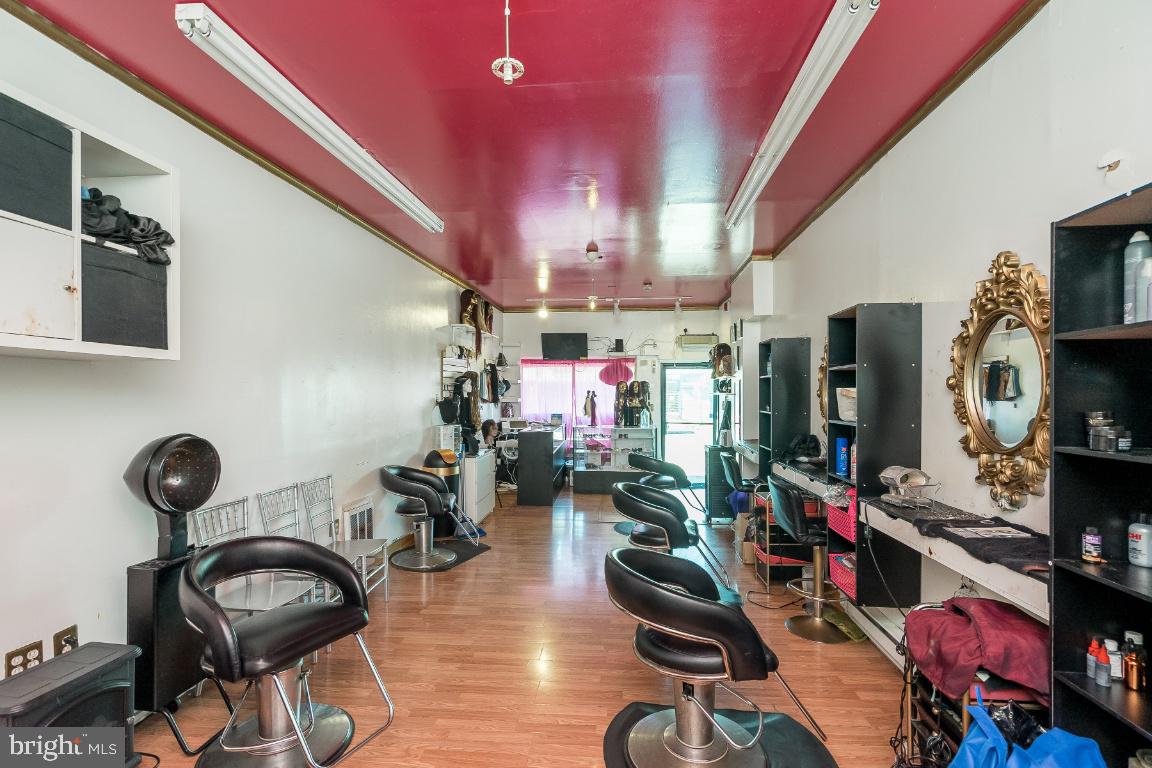 4028 Market St Property Photo 6