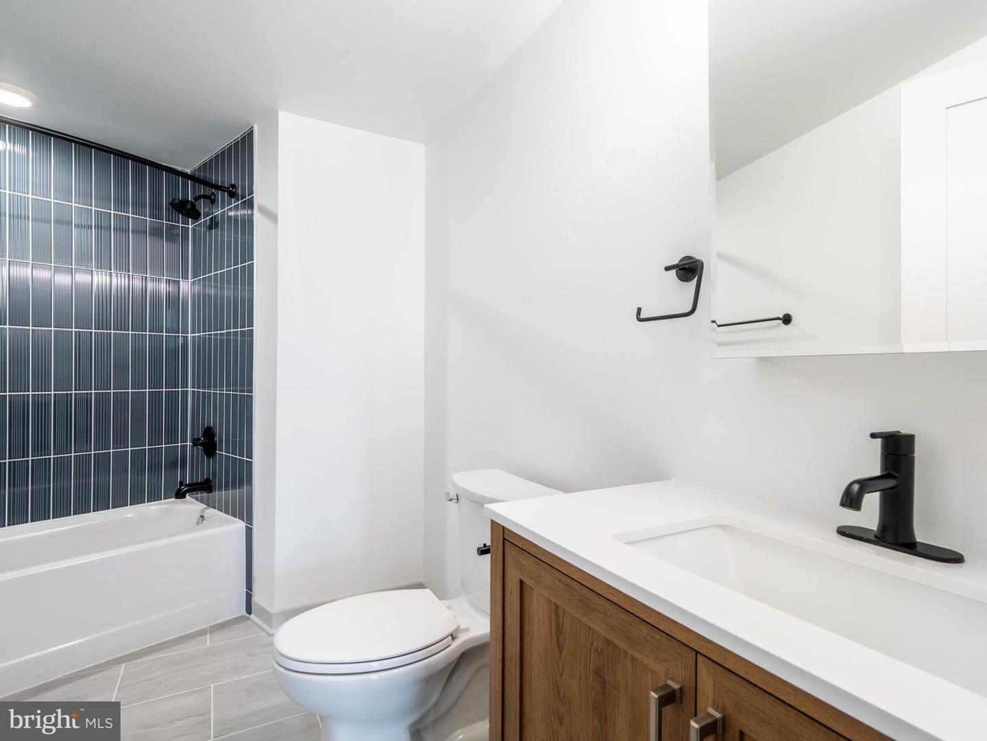 6237 Germantown Ave #204 Property Photo 8