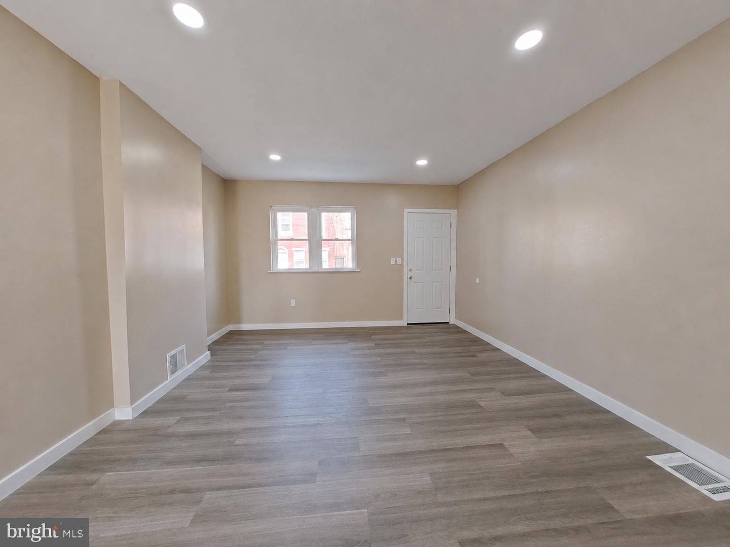 3019 D St Property Photo 3