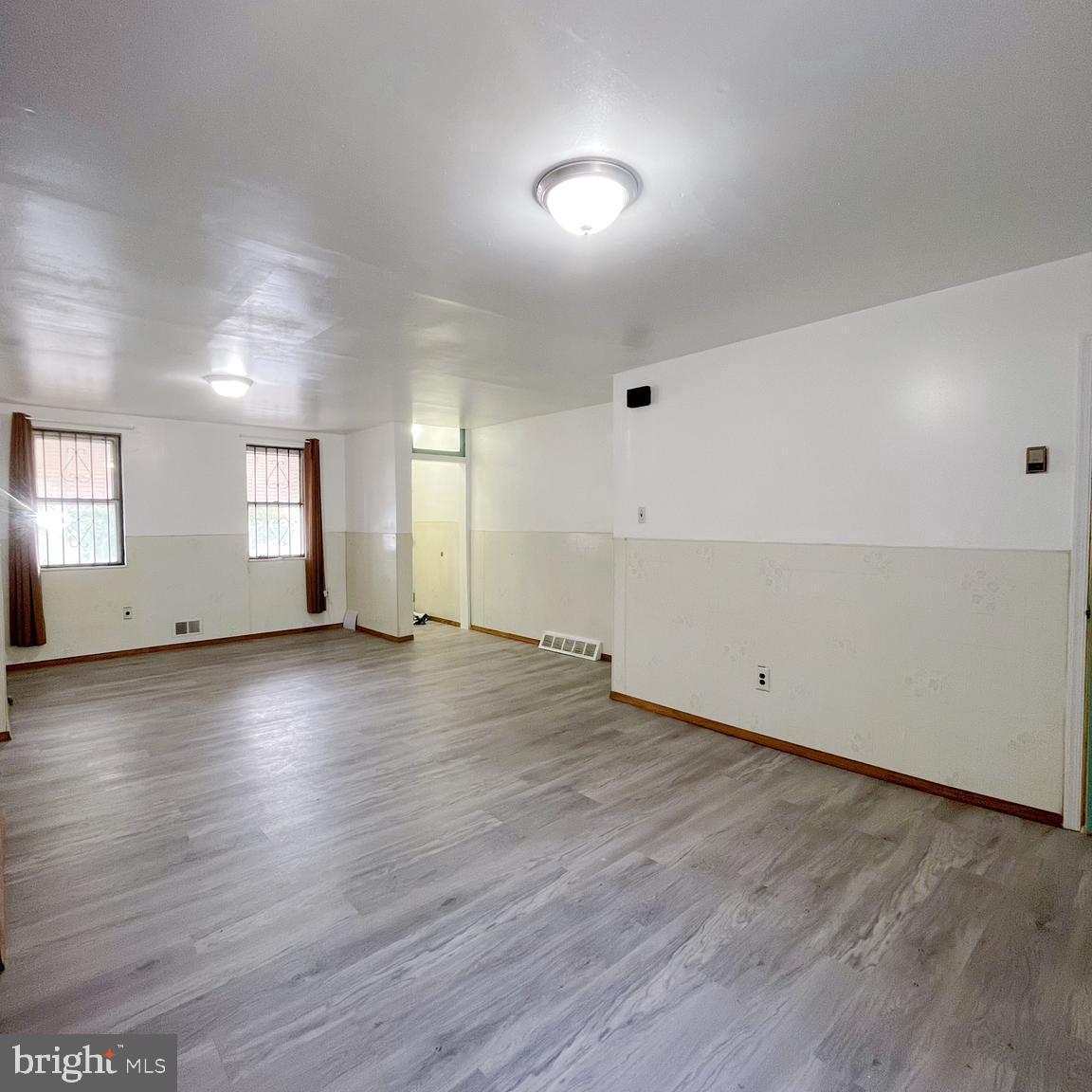 1811 E SERGEANT ST Property Photo 1