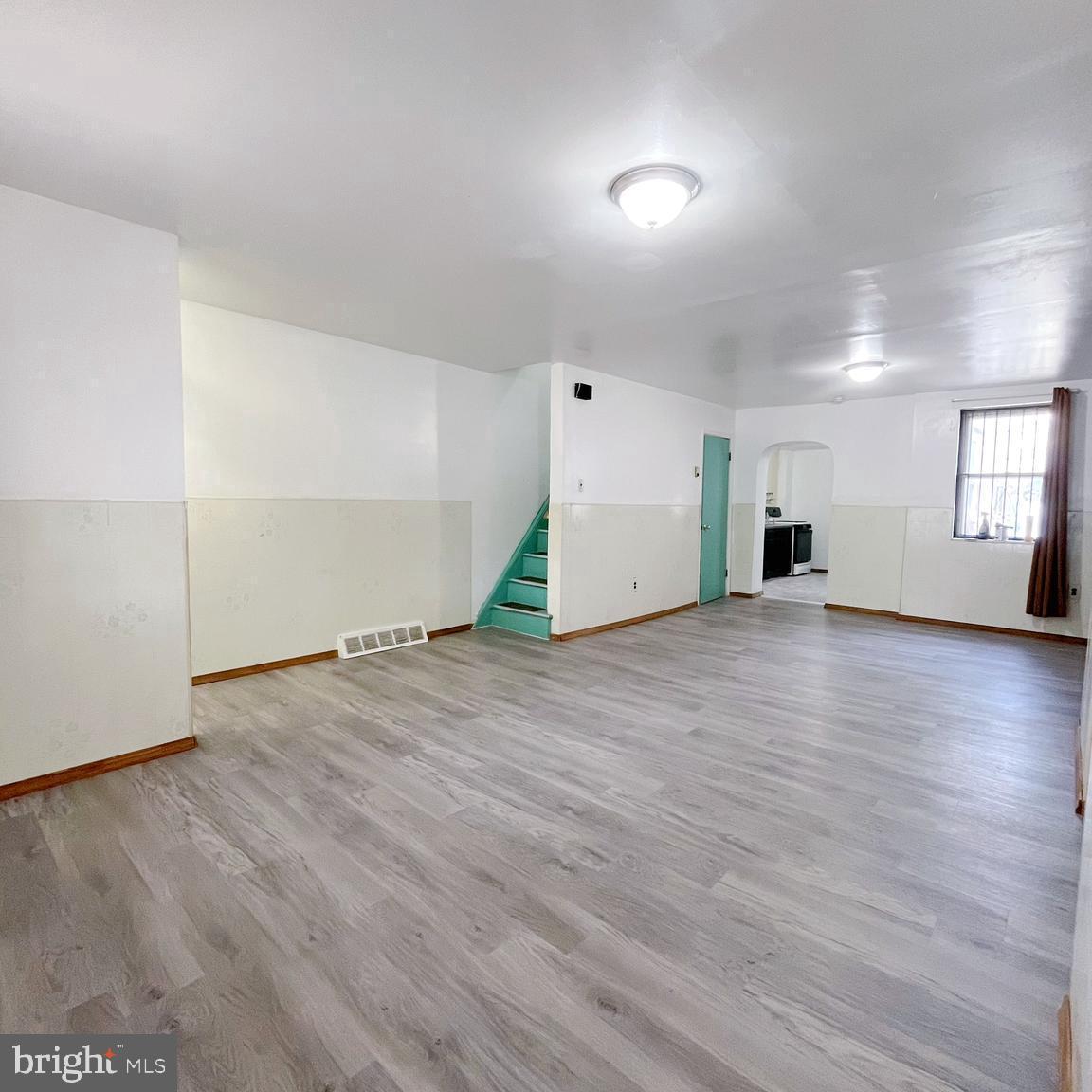 1811 E Sergeant St Property Photo 2
