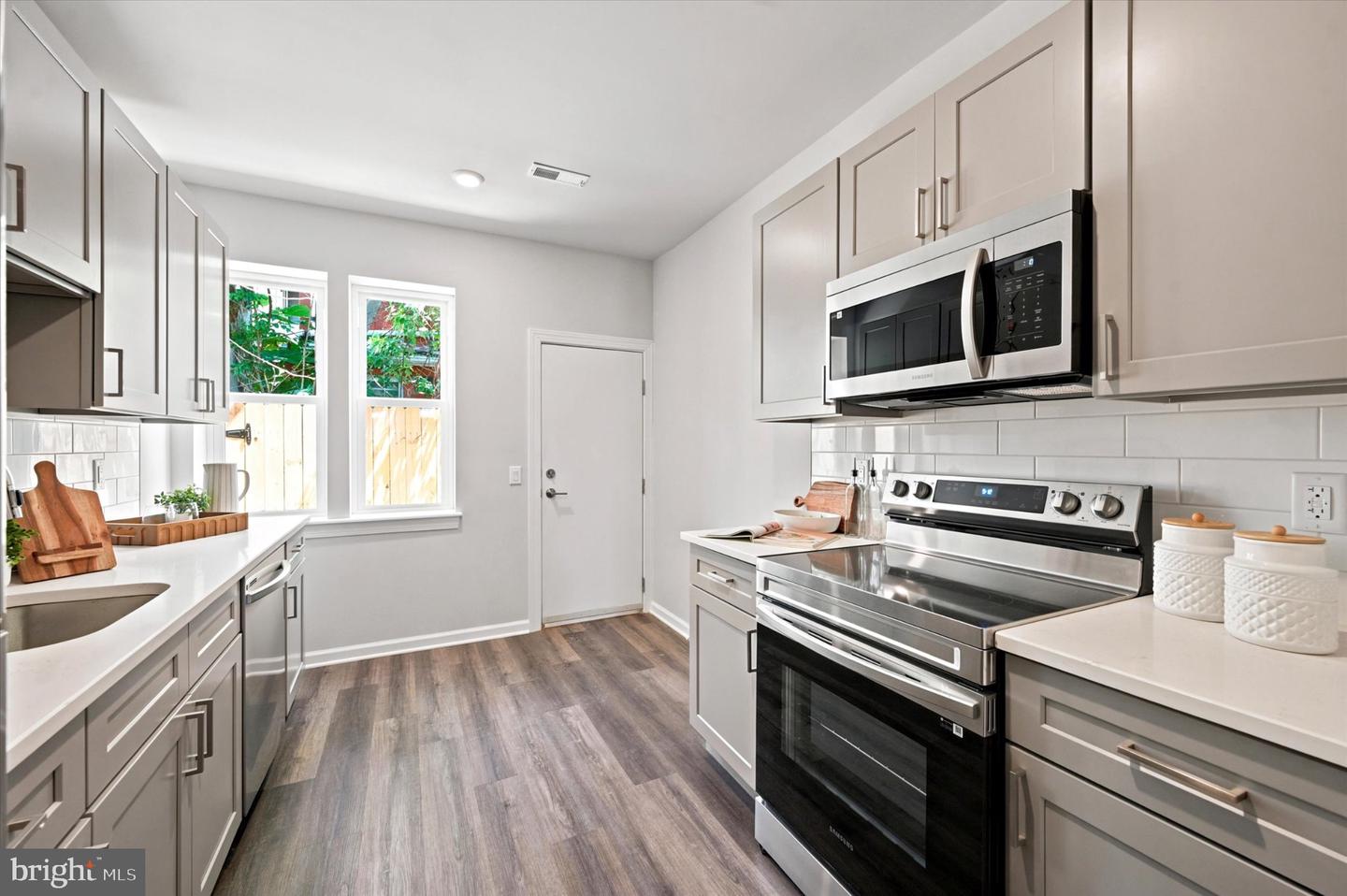 1207 S Harmony St Property Photo 12