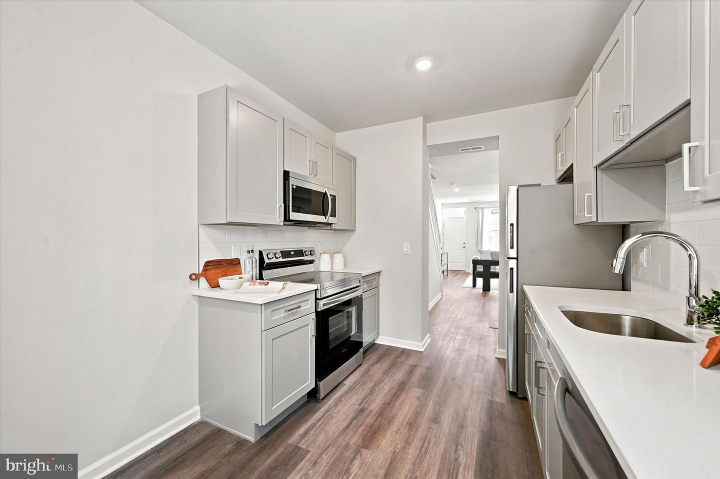 1207 S Harmony St Property Photo 15