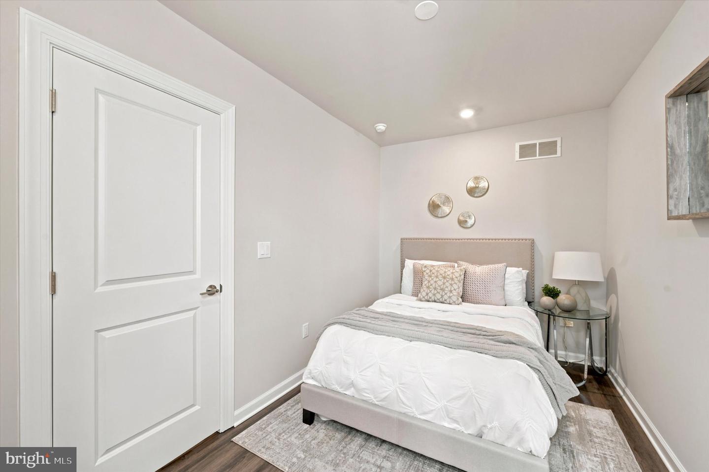 1207 S Harmony St Property Photo 22