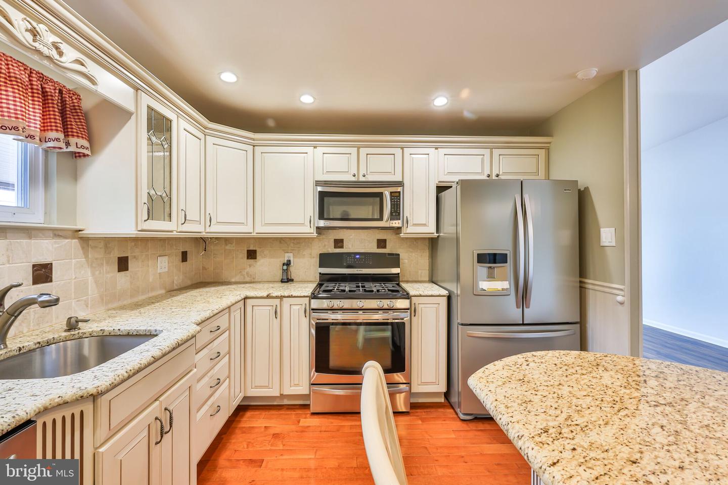 9898 WISTARIA ST Property Photo 1