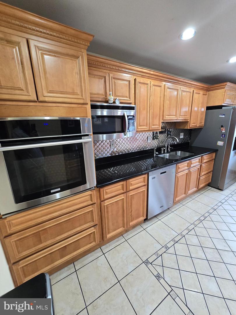 10213 Ambridge Pl Property Photo 13