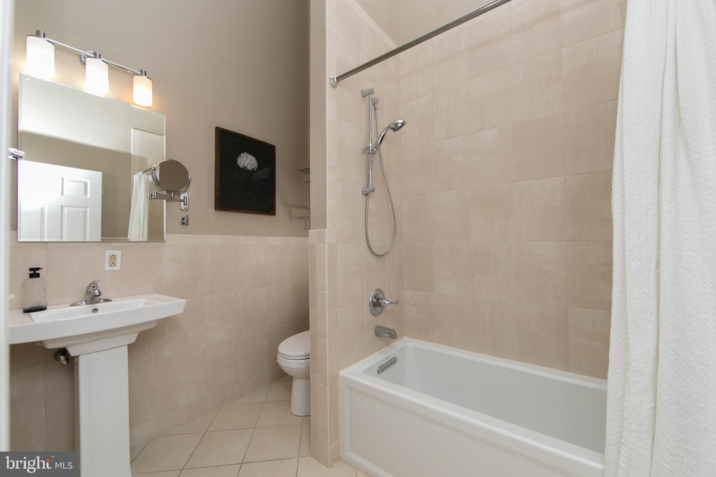 309-00 N 3rd St #c Property Photo 32