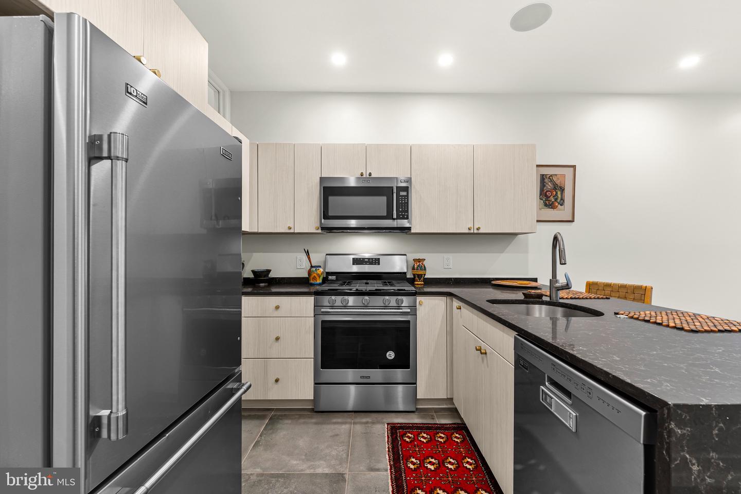 2308 E Dakota St Property Photo 6