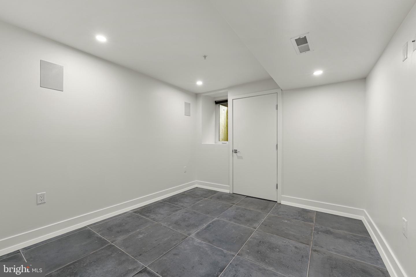 2308 E Dakota St Property Photo 26
