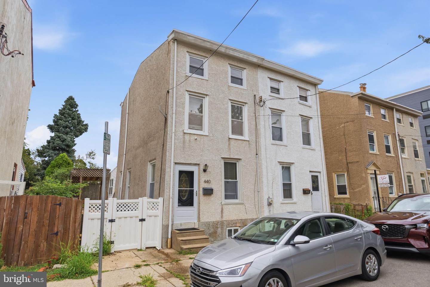 440 Lemonte St Property Photo 1