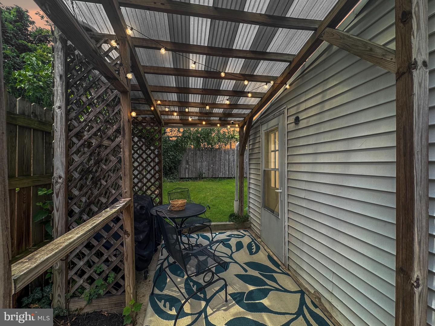 440 Lemonte St Property Photo 2