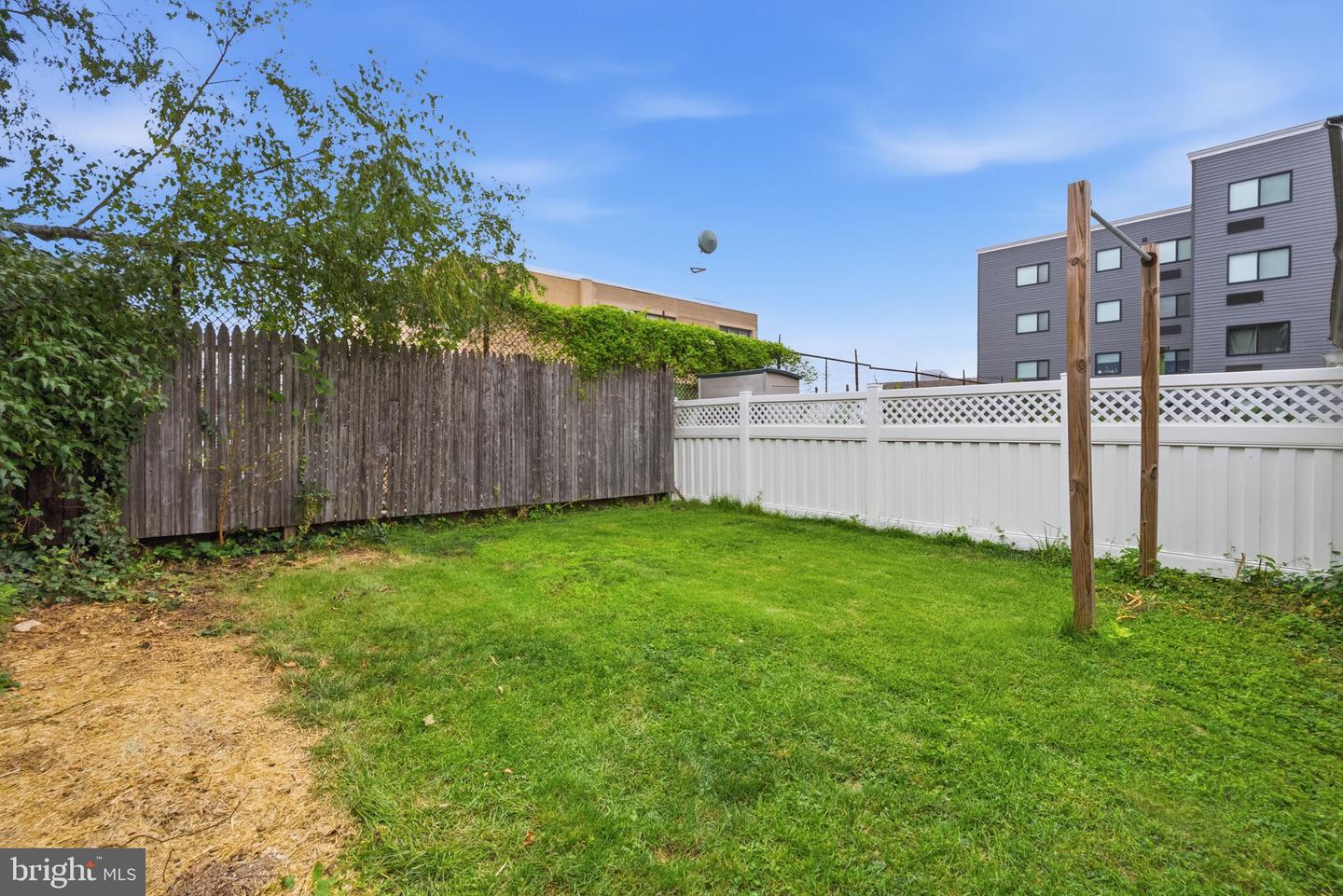 440 Lemonte St Property Photo 17