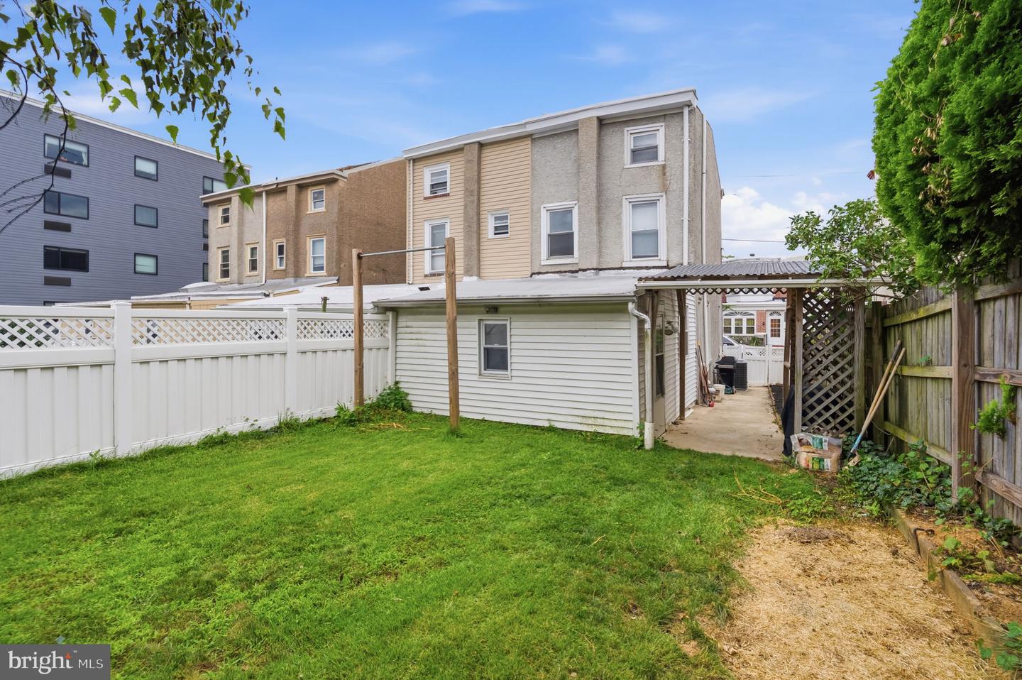 440 Lemonte St Property Photo 18