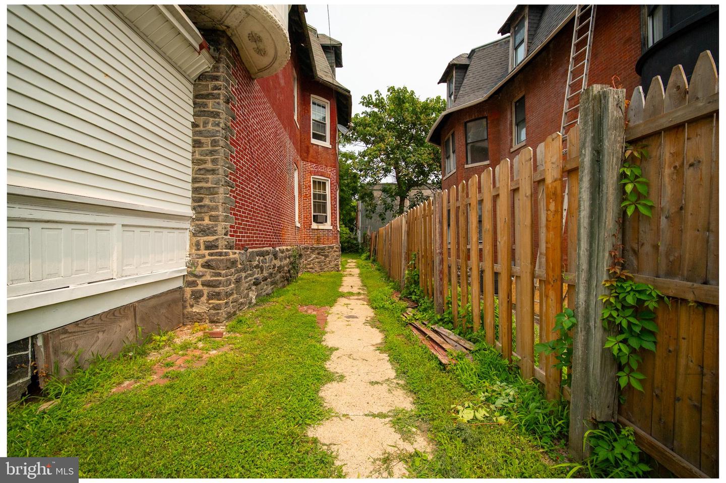6227 Baynton St Property Photo 4
