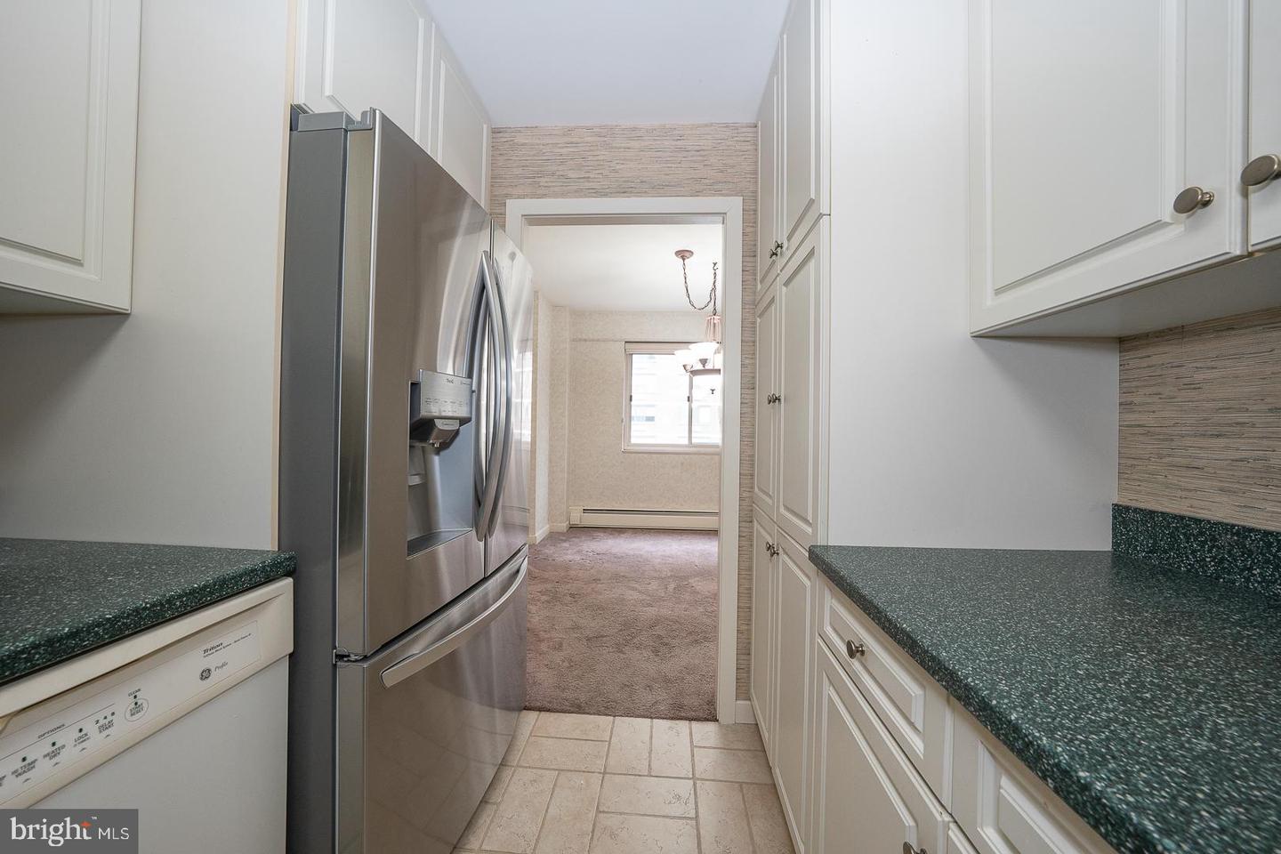 1900 John F Kennedy Blvd #1915 Property Photo 4