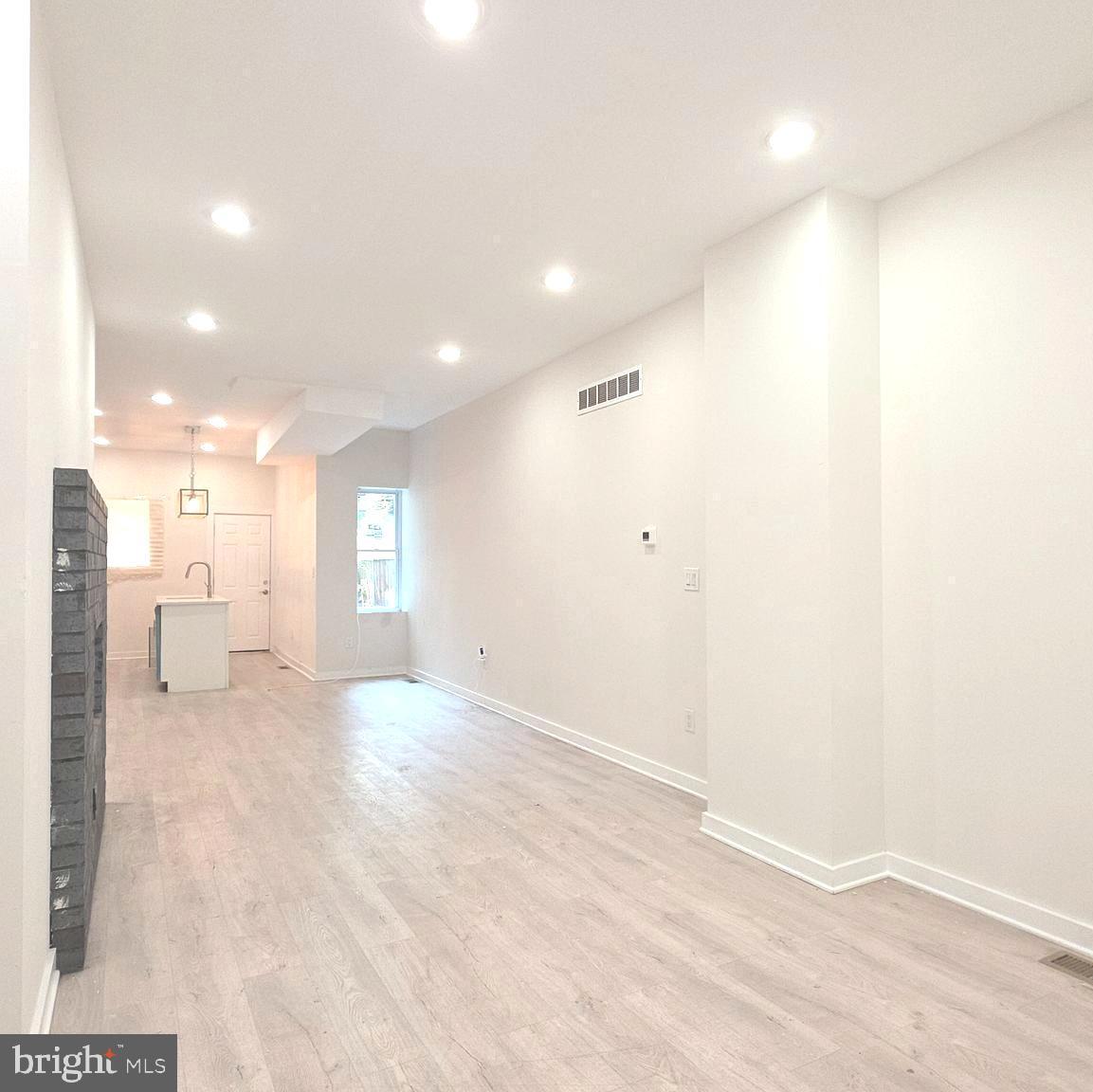3226 Page St Property Photo 2