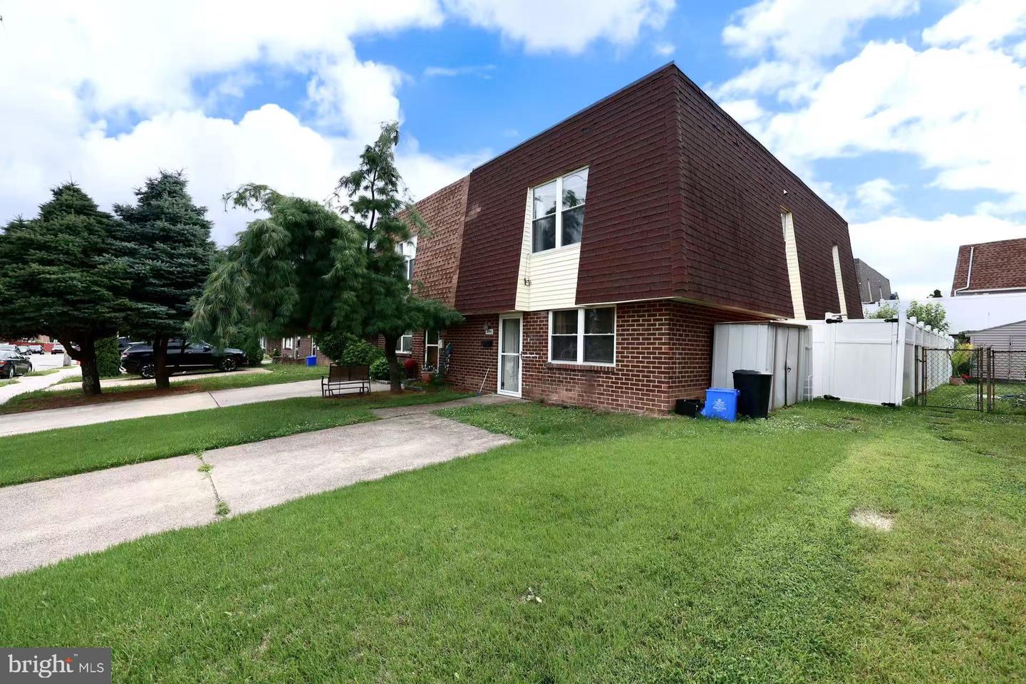 2156 Conwell Ave Property Photo 2