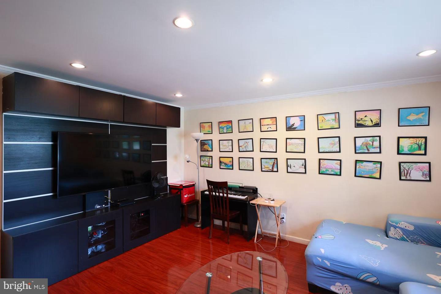 2156 Conwell Ave Property Photo 6